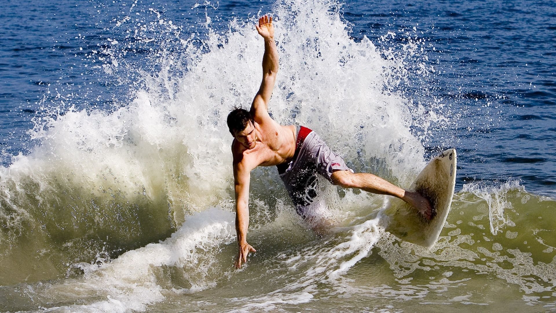 开云-英超惊心动魄：逆转攻势令人心跳加速，英超逆袭夺冠